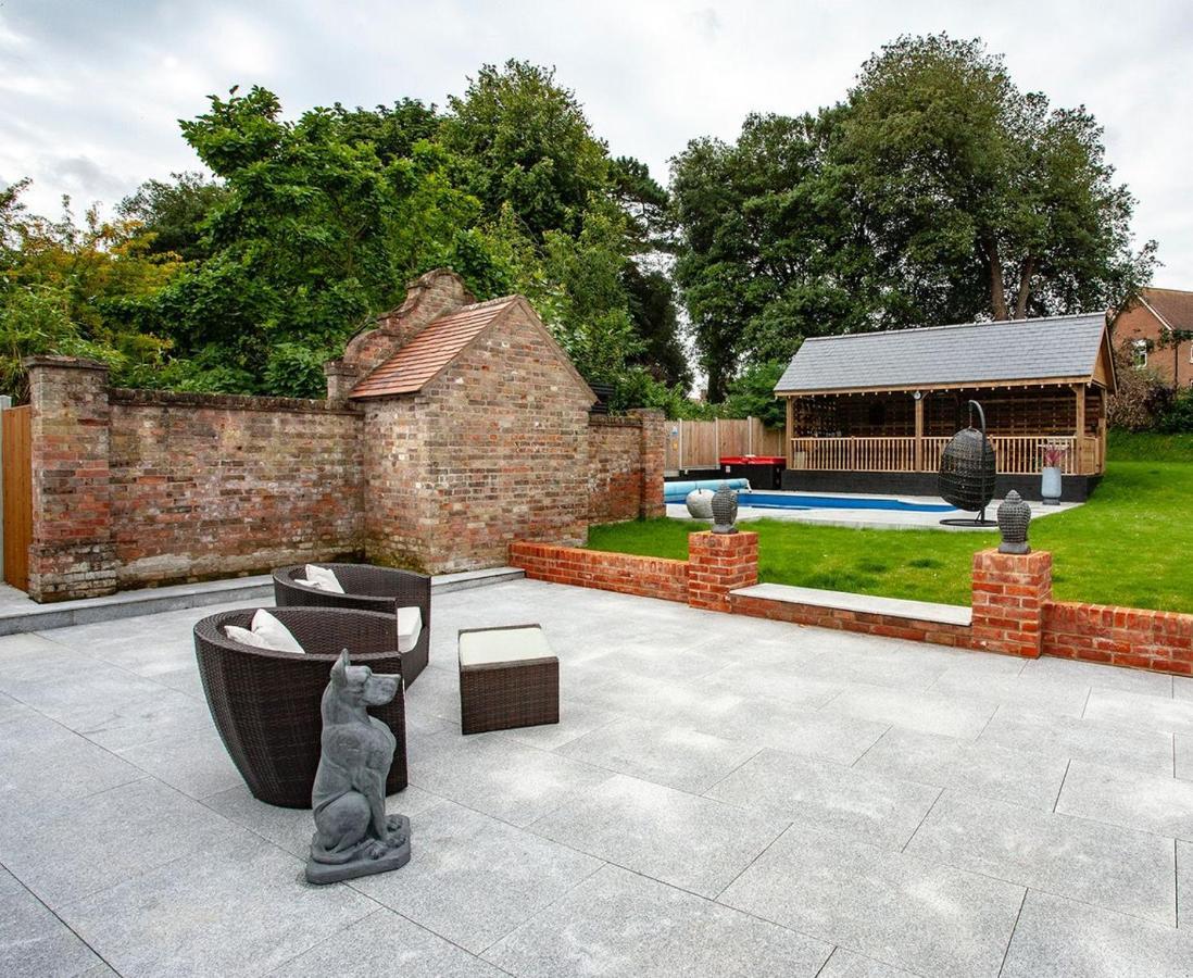 Villa Luxurious Oasis Relax 32C Pool, Jacuzzi Games Bar Deal Exterior foto